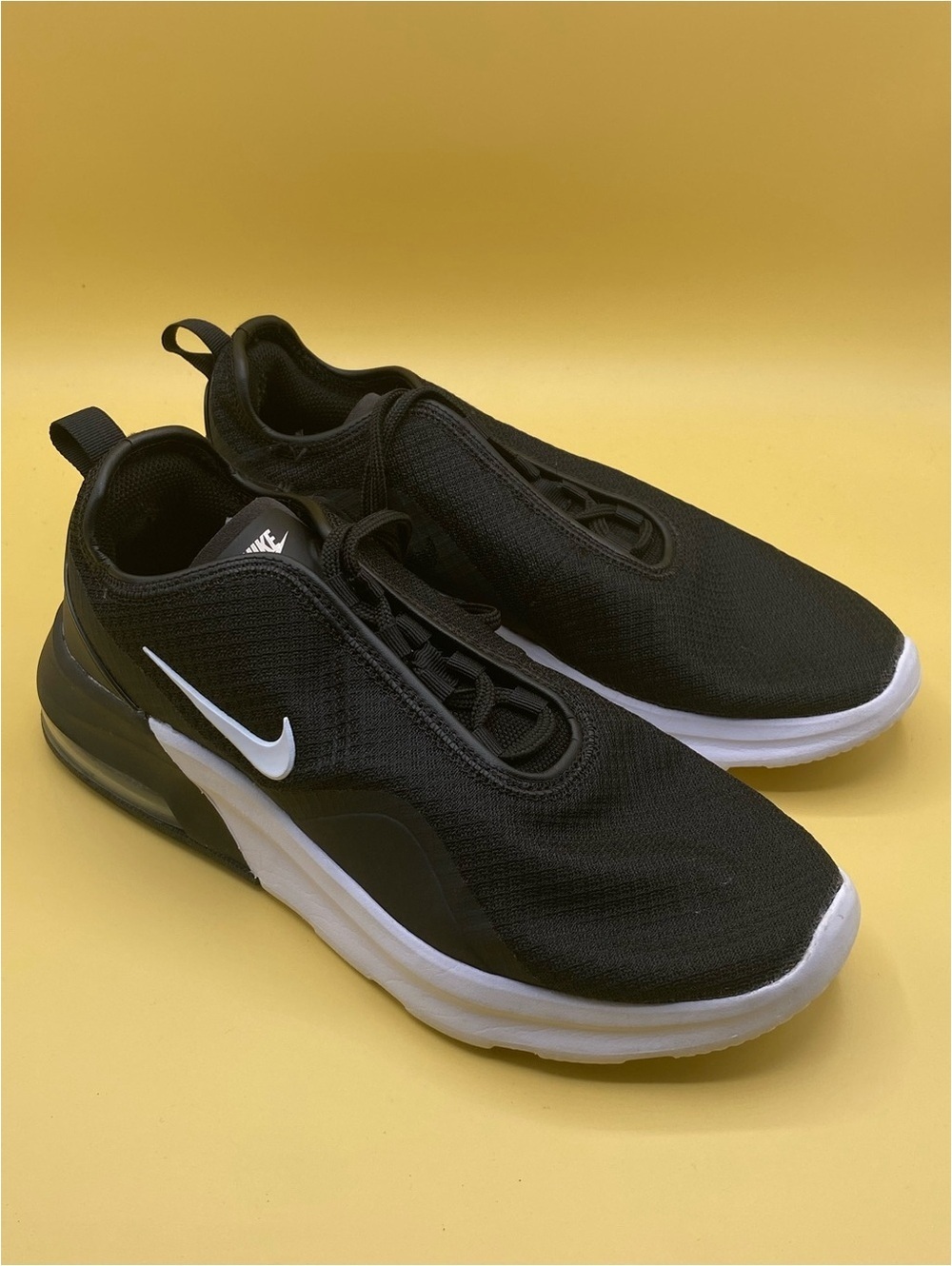 Nike Air Max Motion 2 'Black White'
